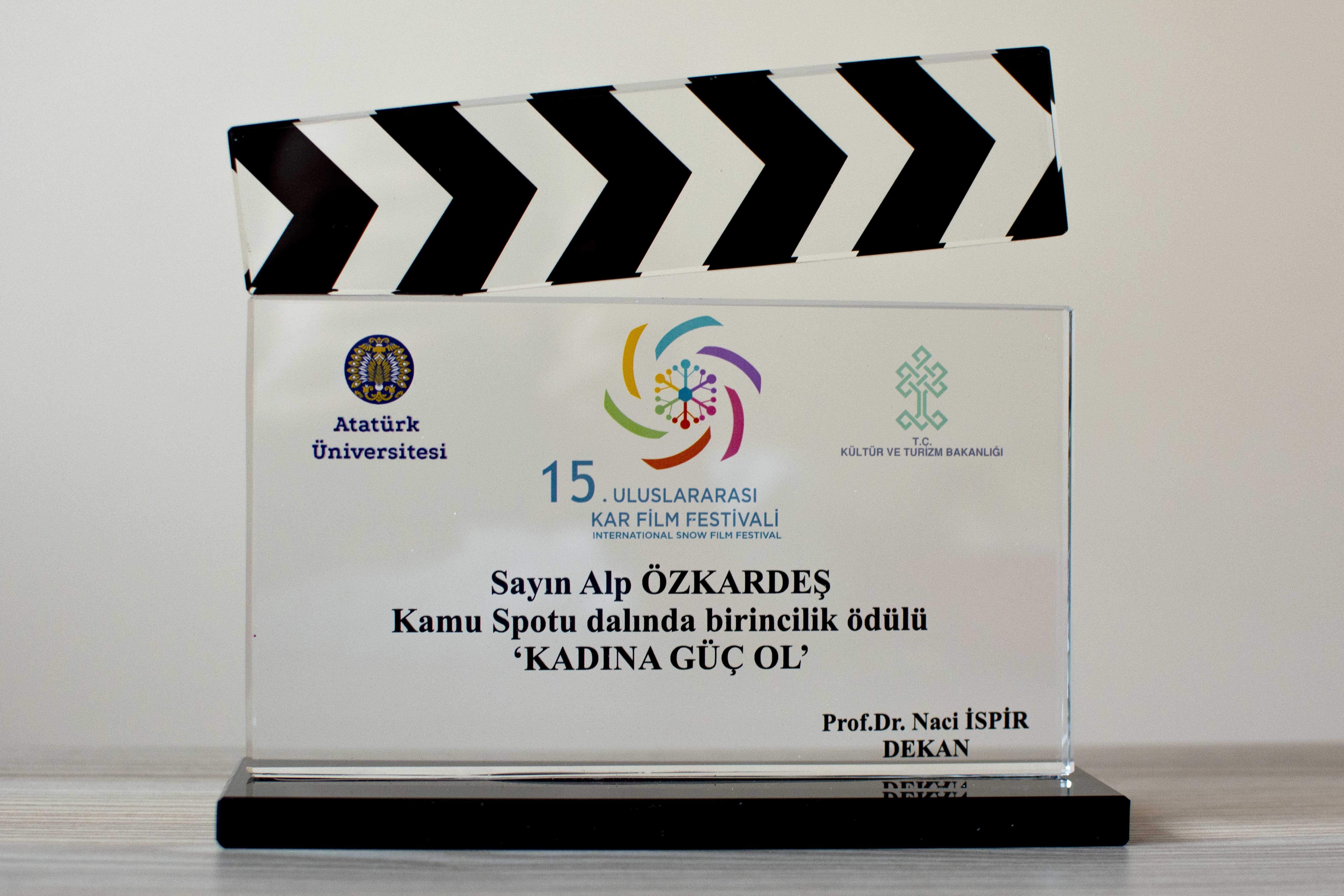 15. Uluslararası Erzurum Kar Film Festivali, 1.'lik ödülü plaketi.