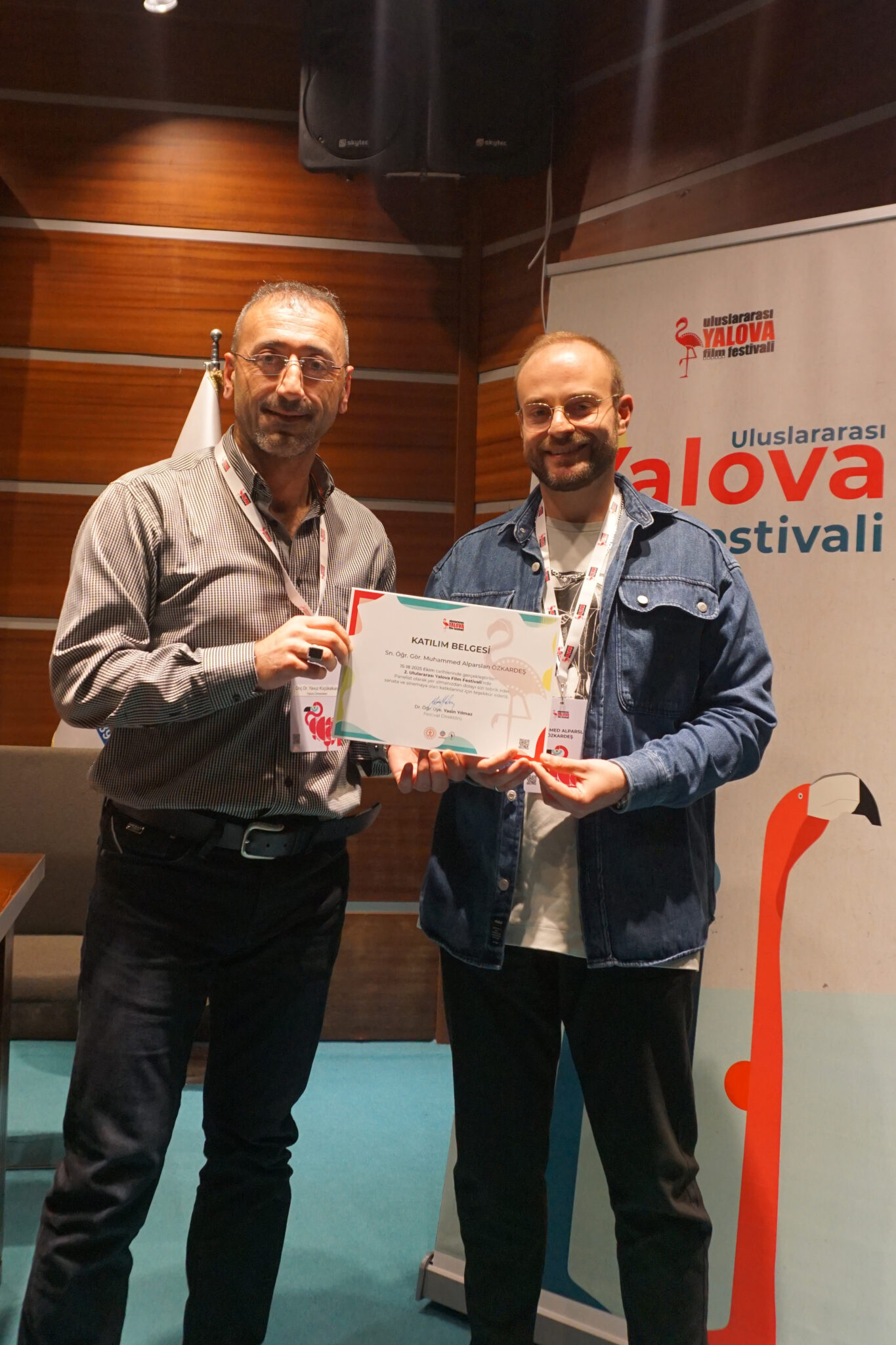 2. Uluslararası Yalova Film Festivali Kapsamında Panelist Belgesi Alırken